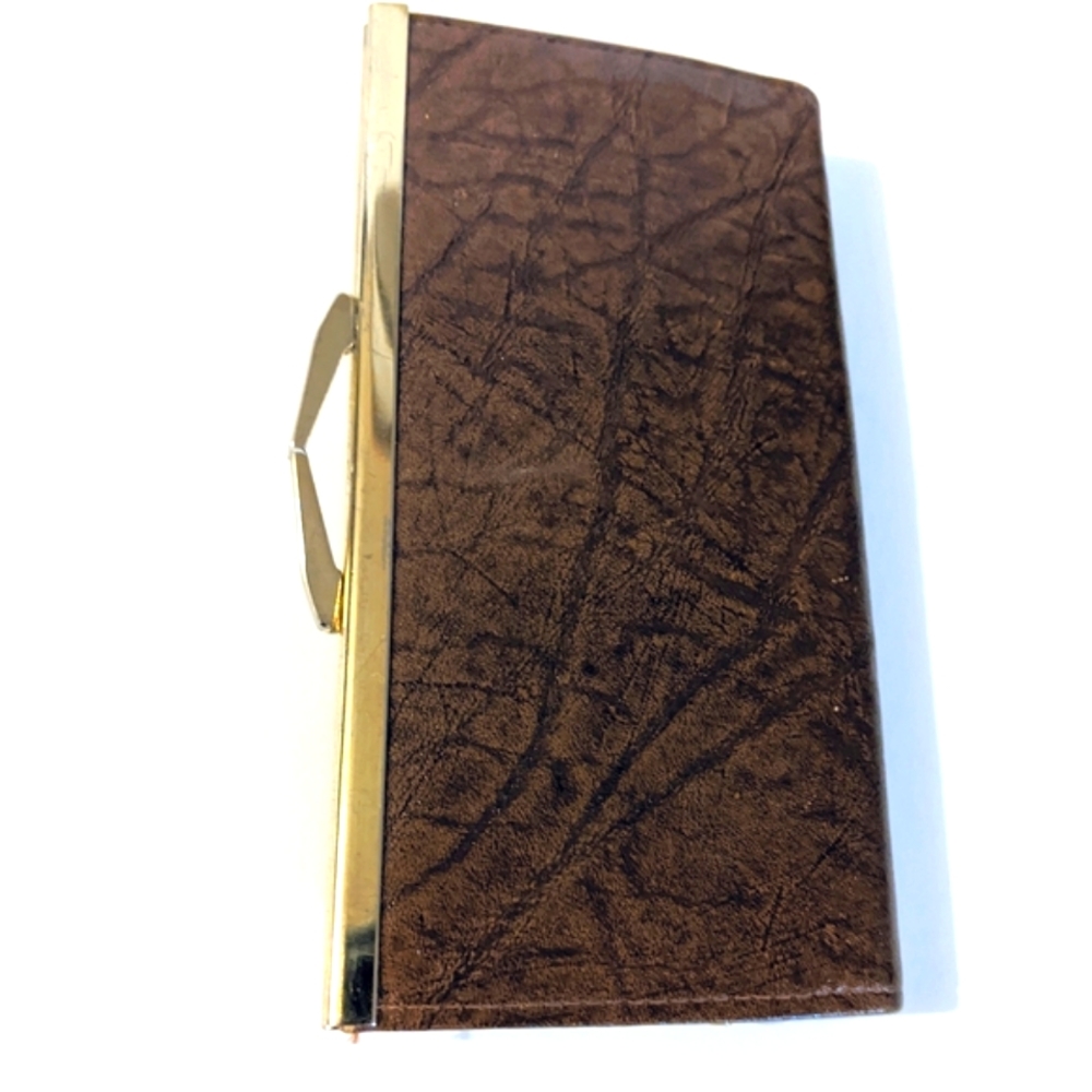 VTG Buxton, Brown Leather Wallet.  7" x 4" x 1" Made in Canada.